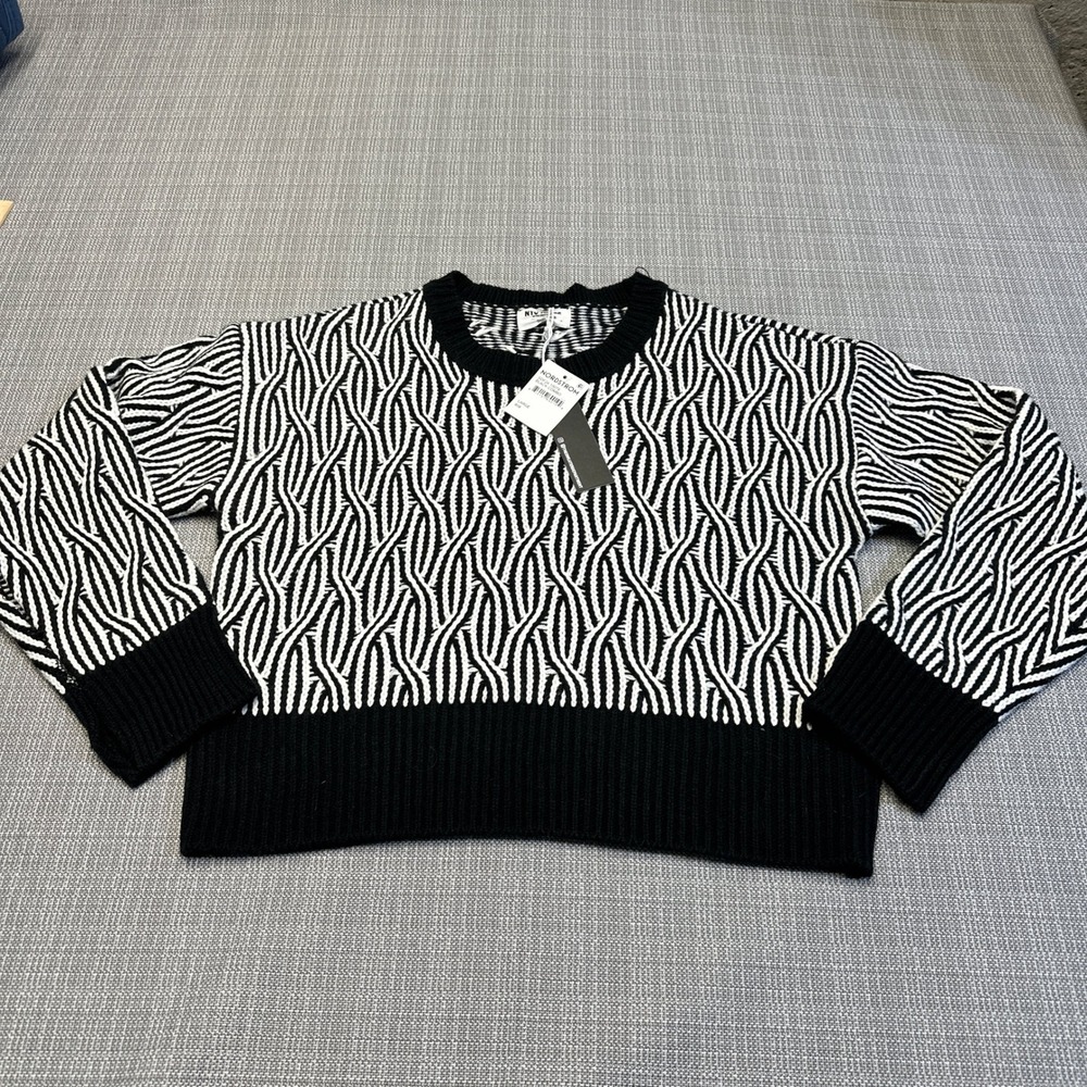 New Graphic Knit Sweater Womens Large Black White Chunky Crop Cozy Indie Preppy